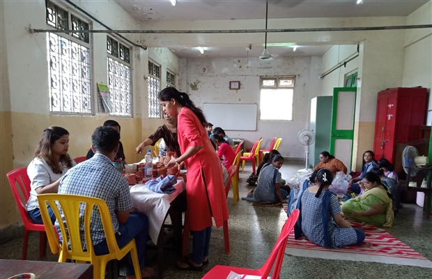 Painting diya lamps, to bring light and solidarity 0